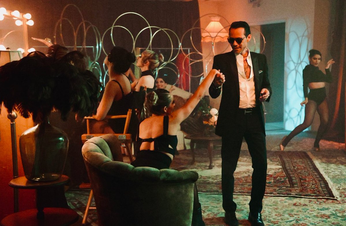 MarcAnthony's tweet photo. Mi gente, ya está disponible en YouTube la versión alternativa de “Nada de Nada” vayan a verla aquí https://t.co/JTodgPQwlE https://t.co/WNUmY3NoKr
