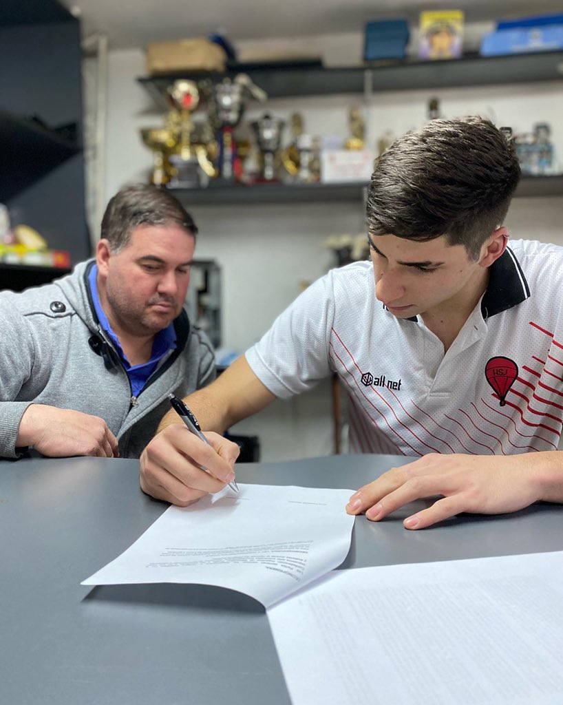 📌Ramiro Vieites

👉 Rama seguirá siendo el maestro de la pintura en el Globo, y formará parte del plantel para <a href="/LigaMetroOk/">Liga Metropolitana 2021</a> 2022.
#PreFederal2022