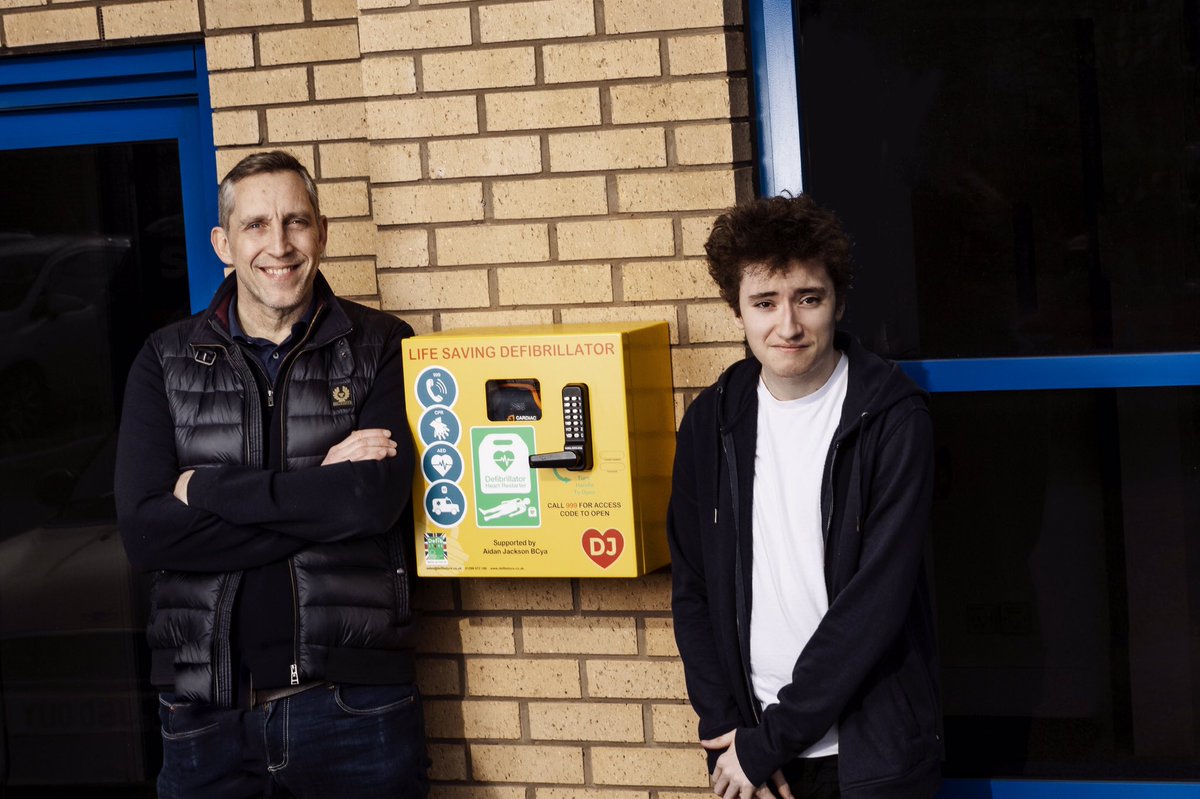 teddy_challenge's tweet photo. @Patty_AhVan @dannycraven21 @WidnesRL any of the players available and willing to come along and cut the ribbon on one of my community Defibrillators on Saturday 30th July in Widnes please. https://t.co/6ynqZP92IV