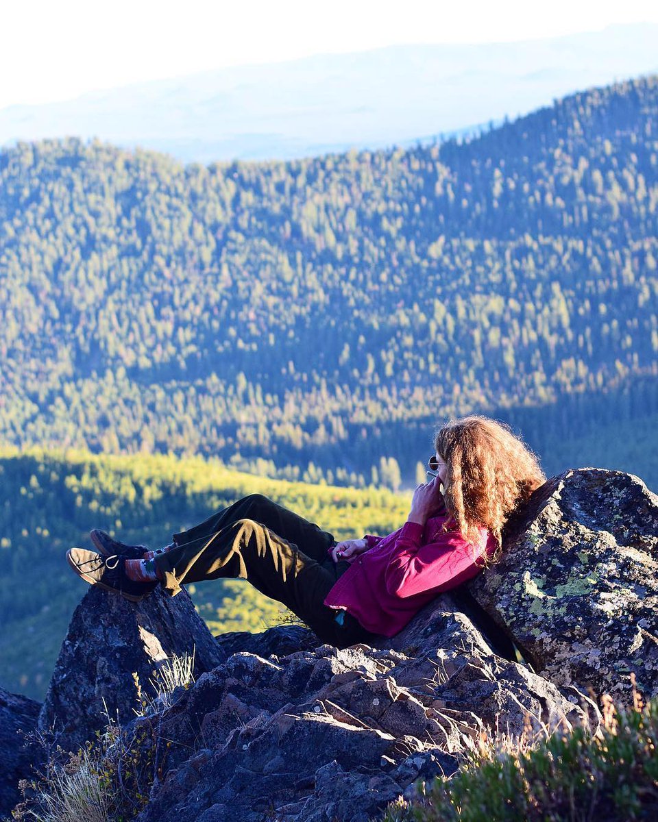NW_Kind's tweet photo. We love taking away your stressful evenings, your frustrating mornings, your sleepless nights, and your #anxiety. At NW KIND, we love what we do. Get outside and enjoy it 👊 #cannabiseducation #pnwexplored #inbend https://t.co/j8y7B7Ok37