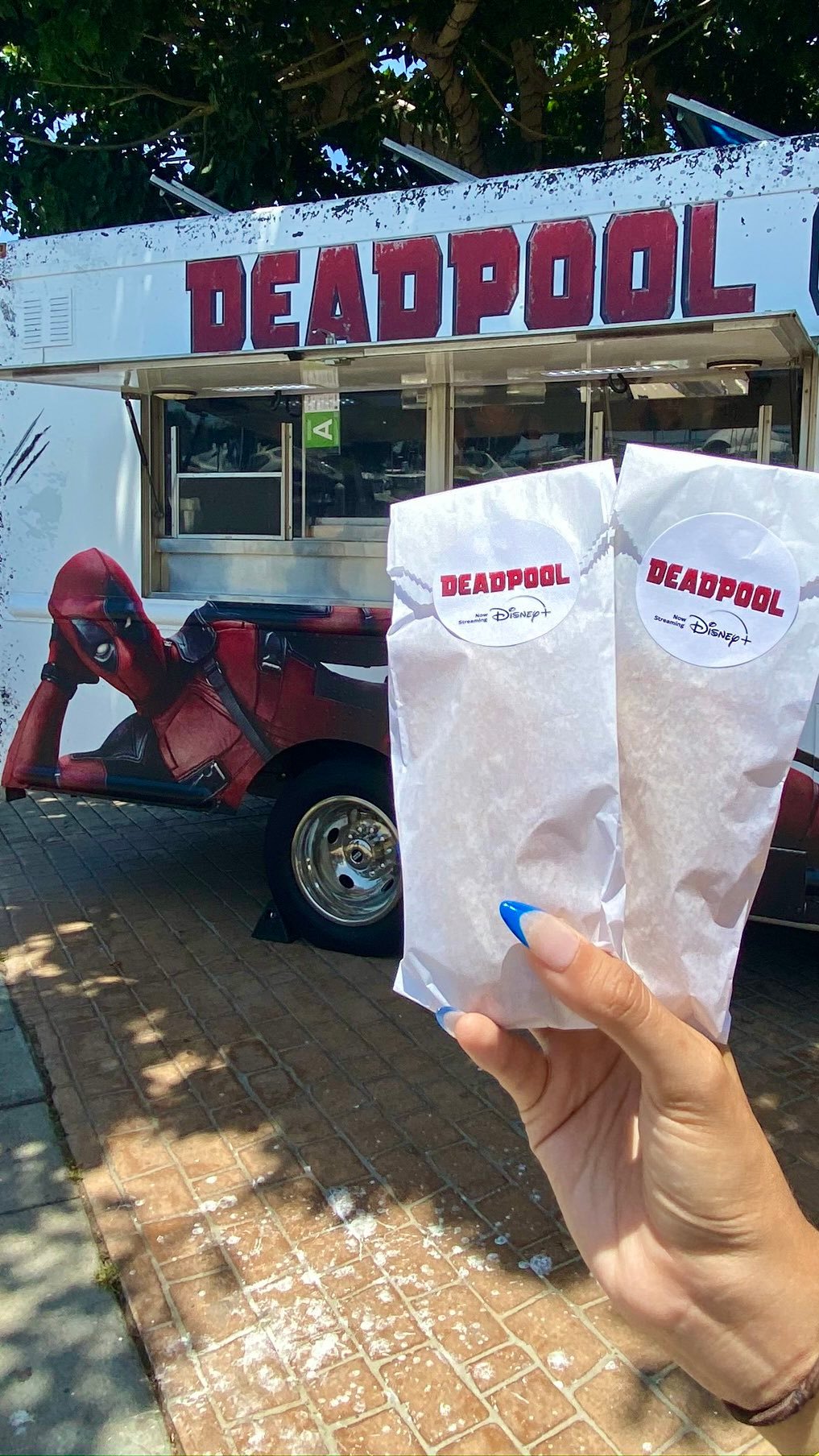 Chimichangas  Sabe o que é melhor que ver #Deadpool2? Ver