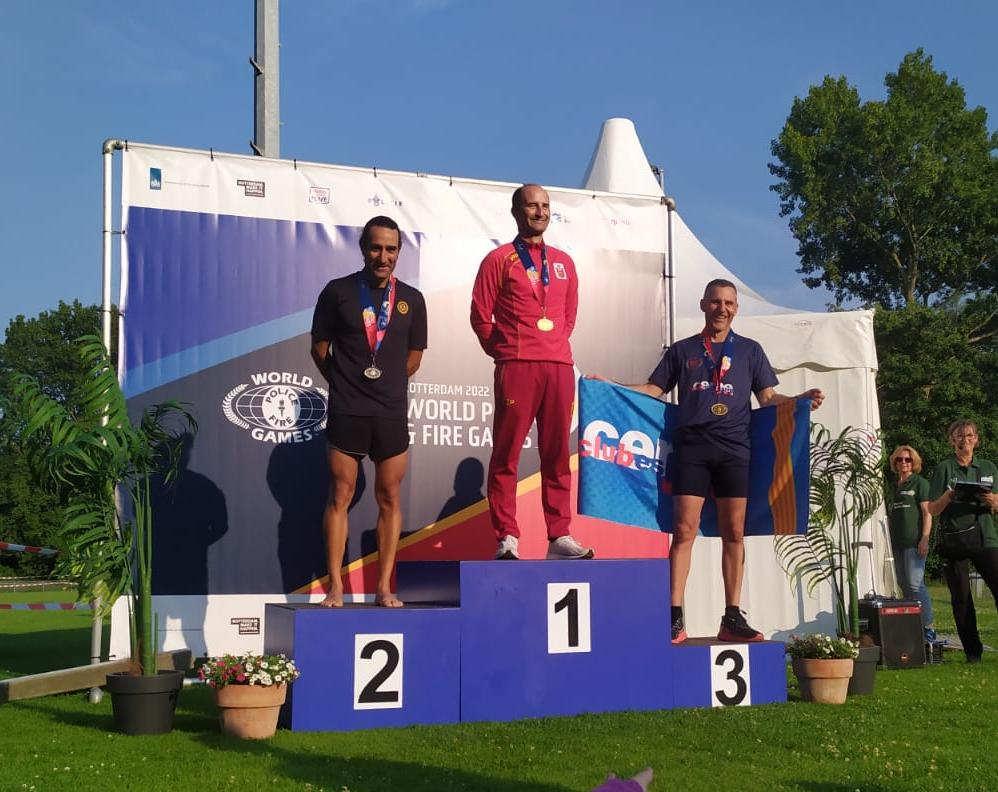 El Caporal de la Policia Local de Sant Cugat del Vallès, Jordi Arias, ha aconseguit la seva primera medalla, al quedar en segona posició als 5km marxa, al mundial de Policies i Bombers que es celebra a Rotterdam, enhorabona Jordi! 
#sipfepol #fepol #policiastc #policialocal