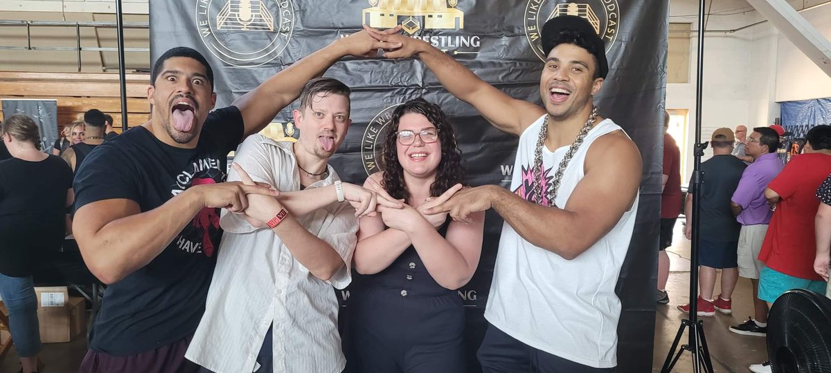 hb2booboo's tweet photo. @Bowens_Official @PlatinumMax were the highlight of #LegendsofHamburg hands down the coolest and nicest people there. They definitely made I worth the price of admission #TheAcclaimed 🖤 https://t.co/KVL3jAuDax
