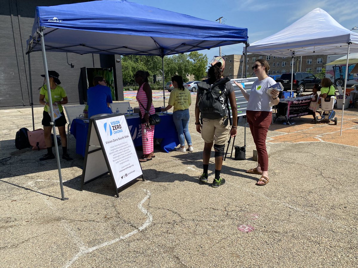 ChicagoSafe's tweet photo. Community Day!
Happening now….
#VisionZeroChicago #ChicagoSAFE
@ChicagoDOT @vzchicago @planningmuse https://t.co/b85Z4zXuTU