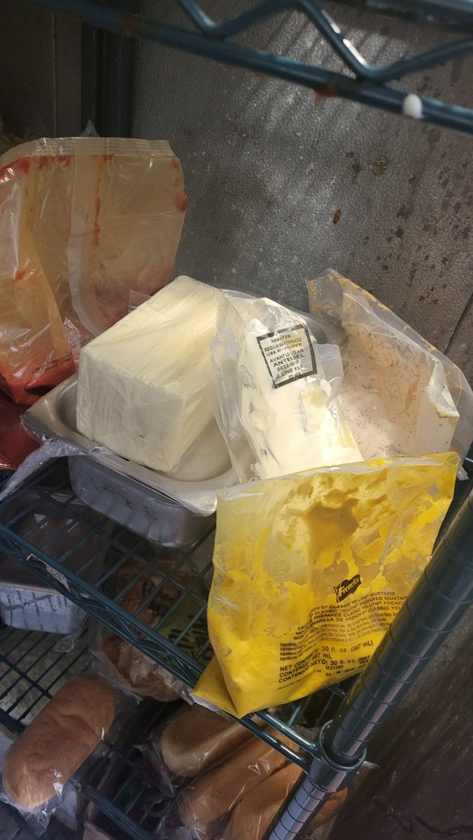 idle0095's tweet photo. @SUBWAY This is absolutely disgusting. @SUBWAY how can you allow beckwith restaurants in New Hampshire to operate like this.  Hooksett @Walmart https://t.co/6Nm27YFtVB