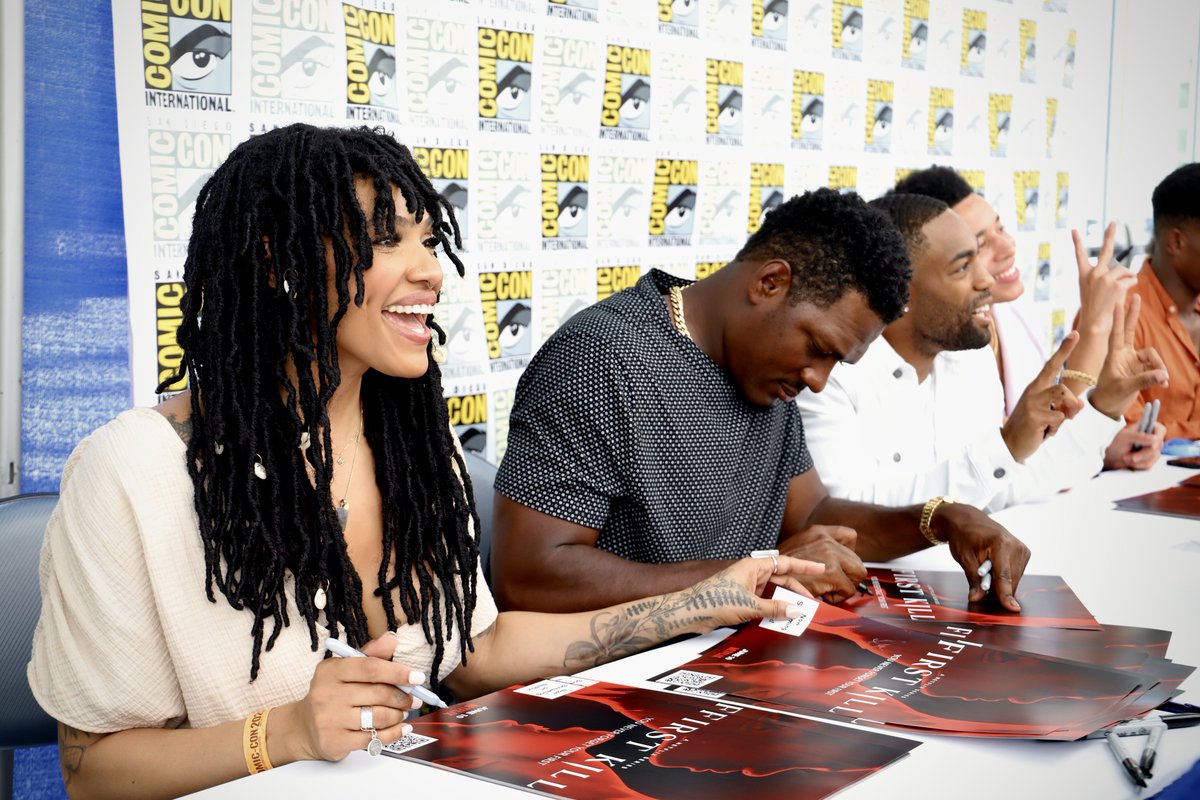 lauren_sanchez's tweet photo. You never forget your first kill (signing) #FirstKill #RenewFirstKill @netflix #AubinWise #JasonRMoore #PhillipMullingsJr #DominicGoodman https://t.co/5MJzRSB08W