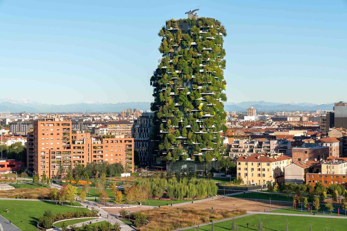 minipetite's tweet photo. Consideremos el Bosque Vertical de Stefano Boeri, inaugurado en el centro histórico de Milan en 2014. Una vivienda con un ratio de 2 árboles, 8 arbustos y 40 setos por vecino. Un total de 350 árboles, el equivalente a 1 hectárea de bosque. https://t.co/HN7k6yaL3i https://t.co/bf6QUqPwzV