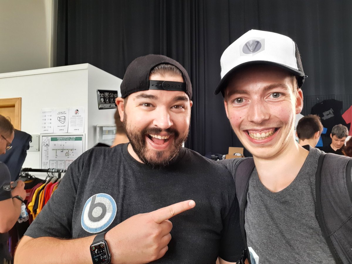 vmModding's tweet photo. Me with the one and only @DjGoHam2! ๐
#farmcon #farmcon22 #farmingsimulator @farmingsim https://t.co/9nXNzV7fb6
