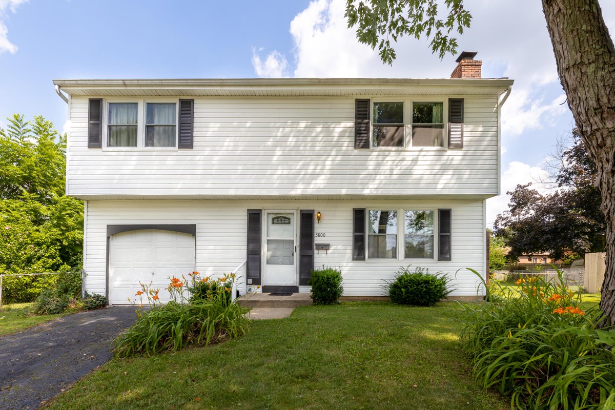 candhteamlive's tweet photo. See a virtual tour of my newest #listing 3800 Aurelia Drive #Columbus #OH  https://t.co/sRa8R6U5s8 https://t.co/7YxCUNw2qC