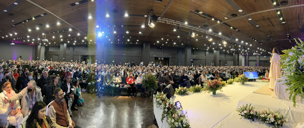 Gurudev's tweet photo. Came to Santiago, Chile after 23 years. The city has grown by leaps &amp; bounds, and so has the @artofliving. Thousands joined the meditation with so much love and enthusiasm. #IStandforPeace https://t.co/dhNvrQ2TjS