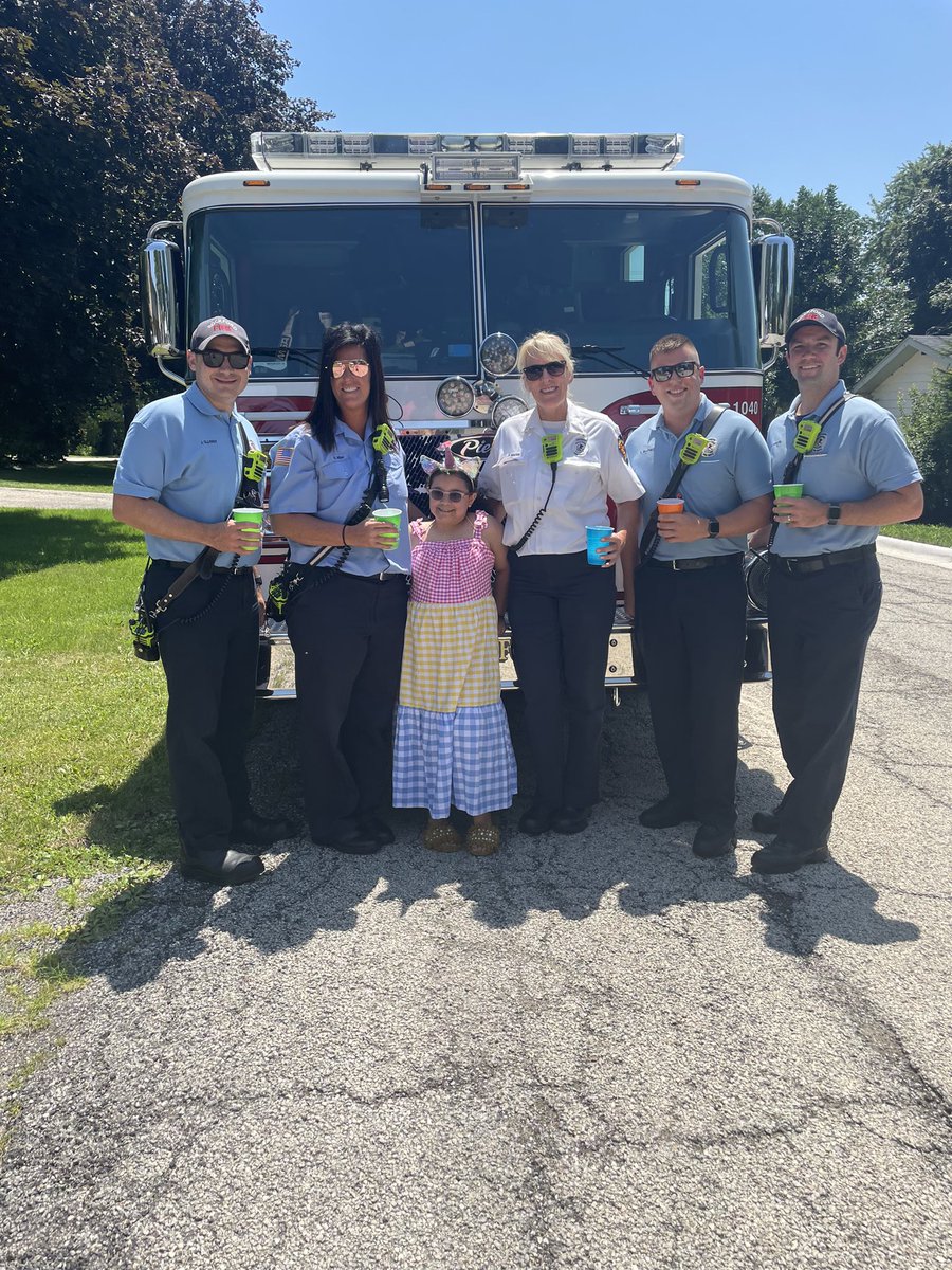 RockfordFire413's tweet photo. Engine 10 & Medic 10 made their way over to Charleigh’s Hope Lemonade Stand to support her worthy cause. You should too! Head on down to 915 Mayfair Pl. #cancersucks #lemonadestand #Local413 #OurTown https://t.co/M9Nuxgafps