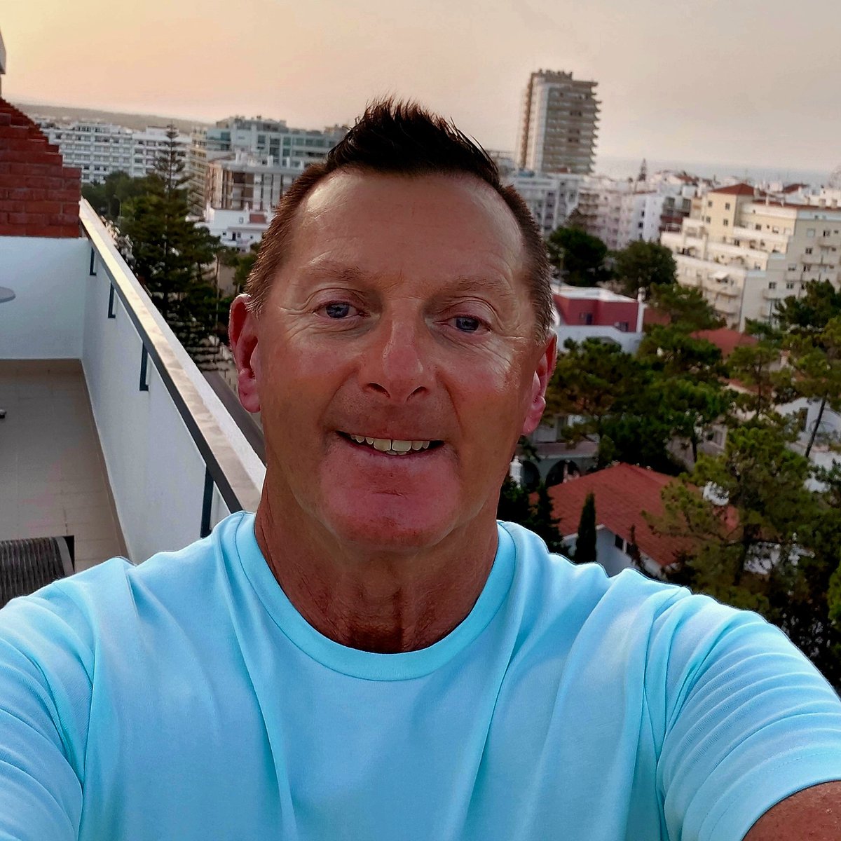 pauling_mick's tweet photo. Enjoying the heat at 20.50 tonight, 35 degrees. https://t.co/itF3mLkWTw