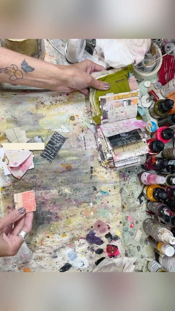 ebodygirle's tweet photo. Found this adorable book cover chip when cleaning and heard it speak to me today. Small changes. Small pieces. Big love.
#studiofind #bookcover #mixedmediaart #biglove #mixedmediaartist #artist #creative #alteredstatesstudio https://t.co/B05NzWcKpY https://t.co/AVRPP3tmcV