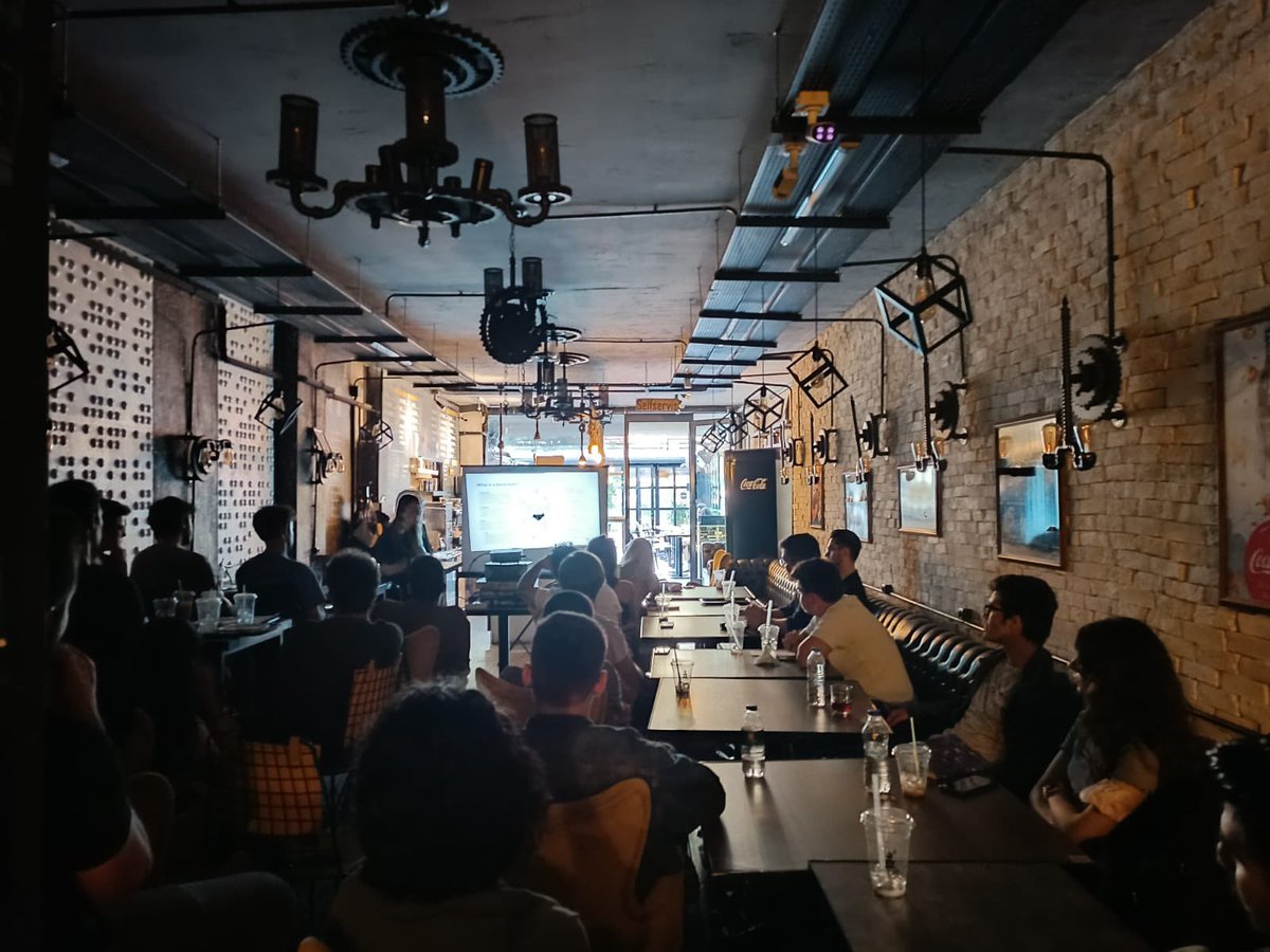 cankayachain's tweet photo. Bugün @ChainlinkTurkey'in düzenlediği Blockchain’e dair Regülasyonlar ve Örnek Davaların analiz edildiği harika bir etkinliğe katıldık.Chainlink'e bu güzel deneyim için teşekkür ederiz.😇 Gelecekteki  etkinliklerde tekrar bir araya gelmek için sabırsızlanıyoruz💫@elifhilalumucu https://t.co/j1vqEbrbCH