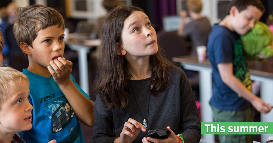 stemplayground_'s tweet photo. Discover STEM with family-friendly holiday workshops (7-18yo) from @Ri_Science! What's on: 
🗓 Hide and seek in space
🗓 1.618 the golden ratio
🗓 Fabulous fractals
🗓 Codes and ciphers
🗓 Stories from maths
🗓 Spectacular colour chemistry
and many more! https://t.co/biTzCBs8Qc https://t.co/utNuoCS8Z4