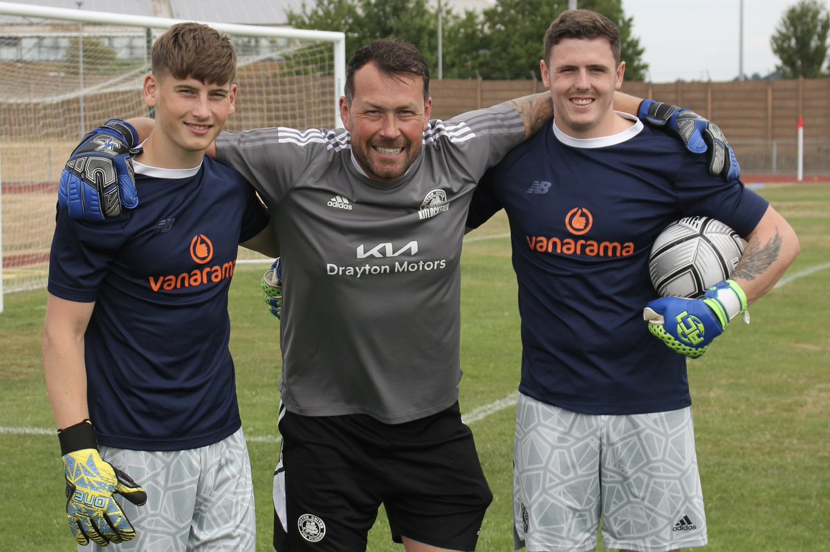 🧤GK UNION: <a href="/SamLong100/">Sam Long</a>, <a href="/shaunio81/">Shaun Lewis Allen</a> and <a href="/Rhys_Davies1999/">Rhys Davies</a> pre-match at the Meres Stadium… 

📸 <a href="/oaphotography1/">Oliver Atkin</a>