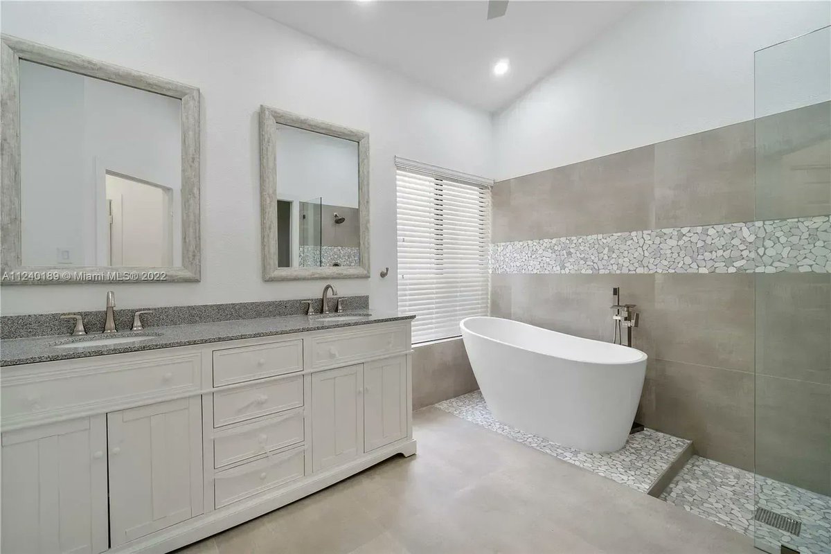 FinkelsteinFL's tweet photo. New Rental: $4,900/mo 2965 W Budd Dr, Copper City: 
3 Bed / 2 Baths 1,942 Sq.Ft. newly renovated, conveniently located in sought after Rock Creek neighborhood in the city of Cooper City: #realestate #home #investment 
#bhhsfloridarealty #bhhs  https://t.co/aOdDiirC6h https://t.co/g4nnseZSCD