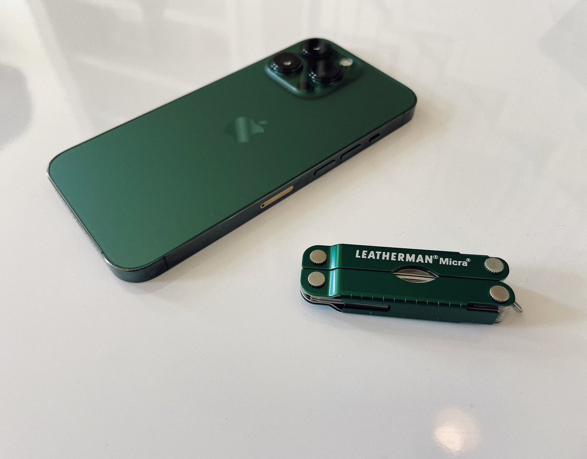 saradietschy's tweet image. All #EDC must match