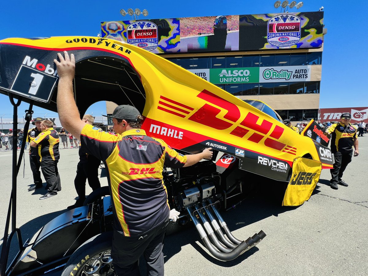 TeamKalitta's tweet image. #SonomaNats Qualifying Session 2:

@JRTodd373 runs 4.278 at 213.30mph

@DHLUS | #SpeedOfYellow