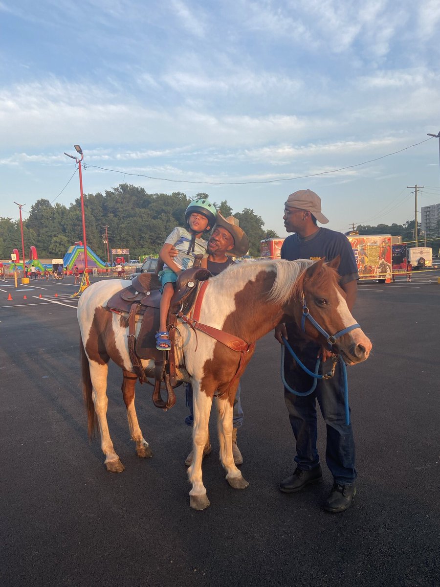 PoniesUnlimited's tweet photo. Need ponies for your next event? Well, look no farther. Reach out to us. #reallivecowboysandcowgirls https://t.co/FPRzVK1gLU https://t.co/UknGFix1cE