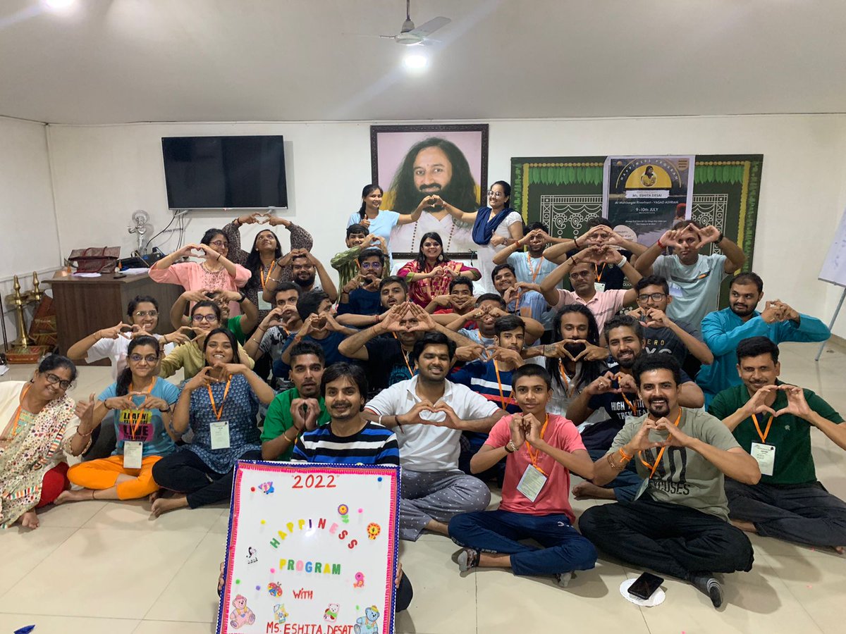 ESHITADESAI's tweet photo. Recently Conducted #HappinessProgram at the beautiful @GujaratAshram #VasadAshram 
With these beautiful souls empowered with #SudarshanKriya &amp; #wisdom this 9&amp;10th July #Weekend 

#gratitude @SriSri for every opportunity to serve with this spiritual dimension!!!
#lifeisbeautiful https://t.co/1wZFv3pXpl