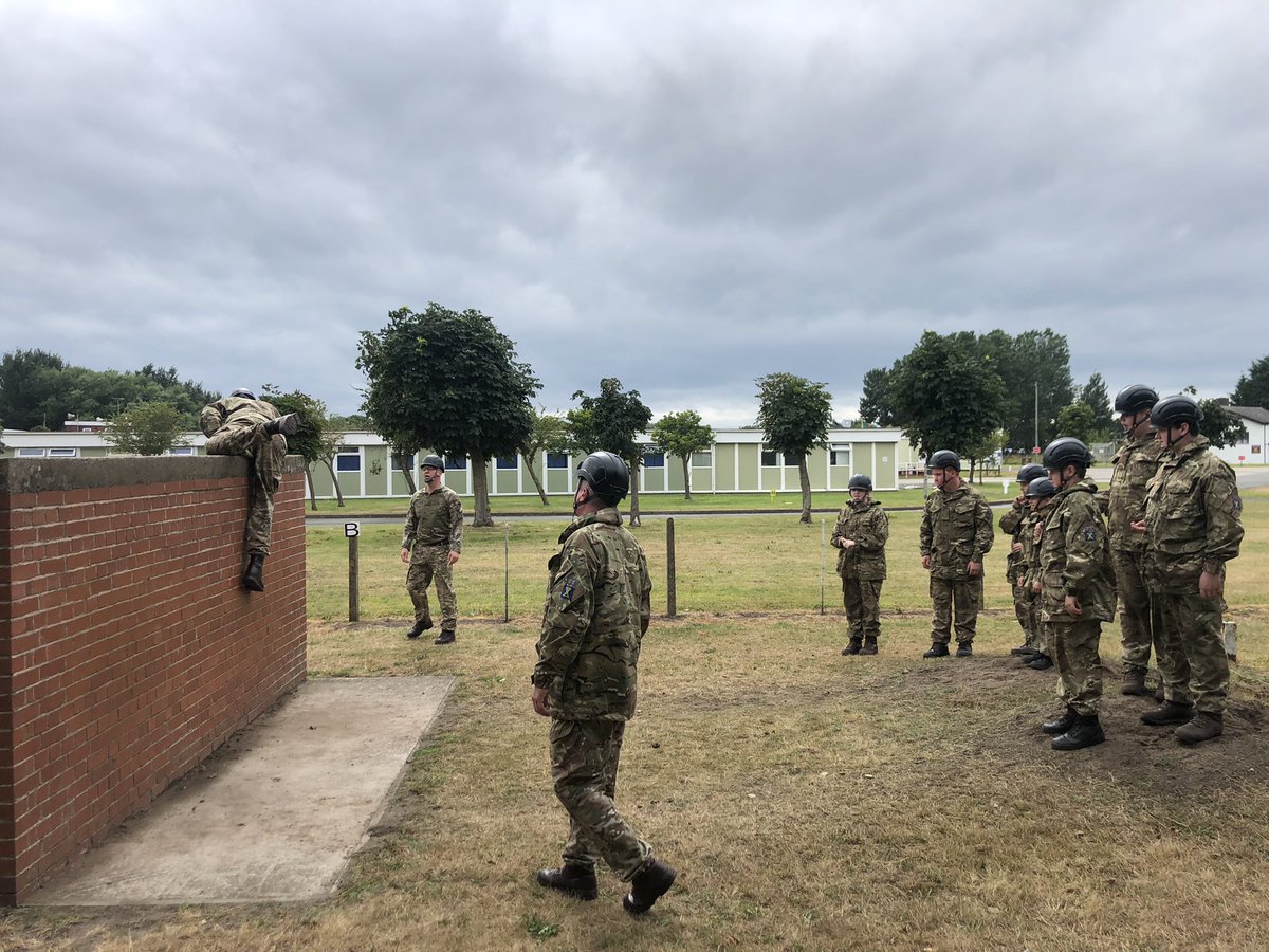 ColCadetsArmy's tweet photo. Great camp visit to Lothian and Borders Bn ACF at Altcar today. Many thanks to the Comdt and team for hosting me. Also it was brilliant to see their Platinum Jubilee Coin and Commandants Coin. Very nicely done. Keep up the good work - ‘Inspire to Achieve’. https://t.co/oiXyxv9jUJ