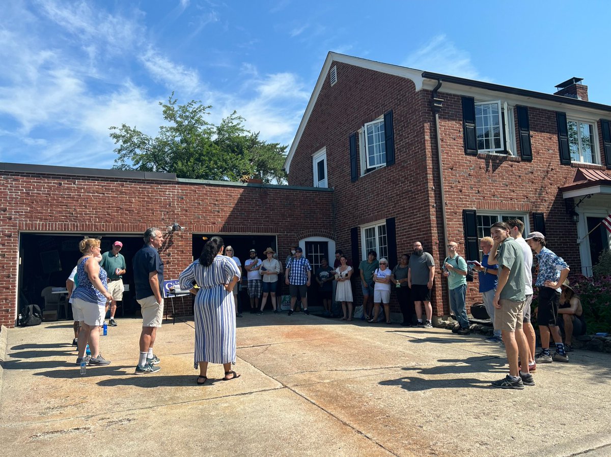 Cynthia_Mendes_'s tweet image. Canvassing from #NorthProvince to #Warwick for a #wholenewgovernment! 

With @mattbrownRI @LennyforRI @clarahardyri @DamianLimaRI @AsselinForRI 
@jeaninecalkin and @AndersonForRI