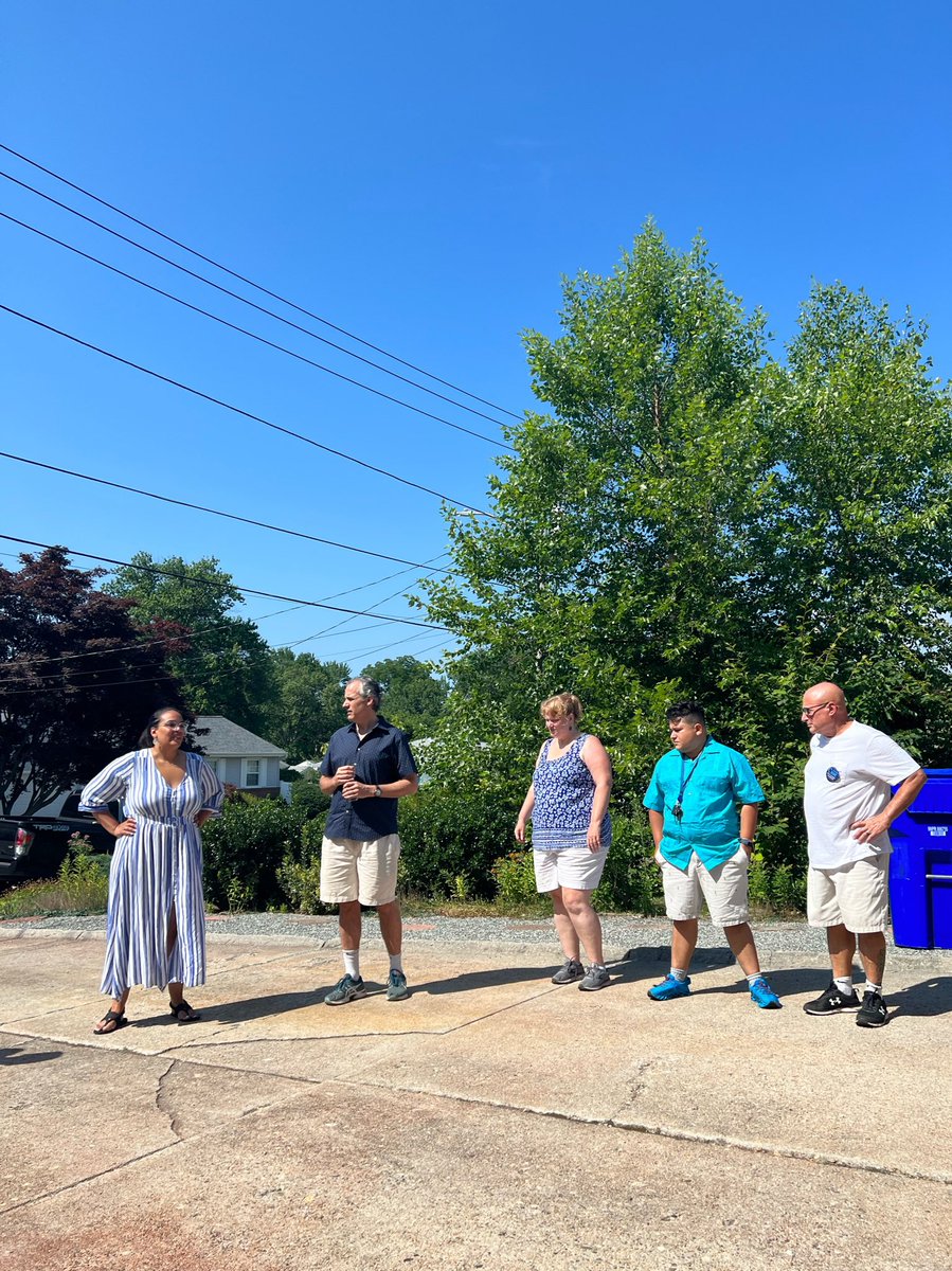 Cynthia_Mendes_'s tweet image. Canvassing from #NorthProvince to #Warwick for a #wholenewgovernment! 

With @mattbrownRI @LennyforRI @clarahardyri @DamianLimaRI @AsselinForRI 
@jeaninecalkin and @AndersonForRI