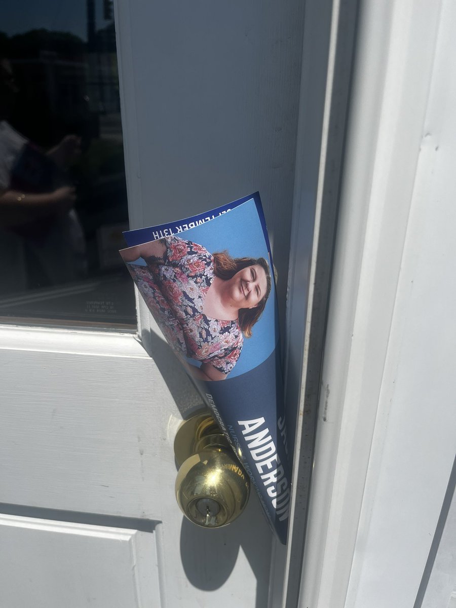 Cynthia_Mendes_'s tweet image. Canvassing from #NorthProvince to #Warwick for a #wholenewgovernment! 

With @mattbrownRI @LennyforRI @clarahardyri @DamianLimaRI @AsselinForRI 
@jeaninecalkin and @AndersonForRI