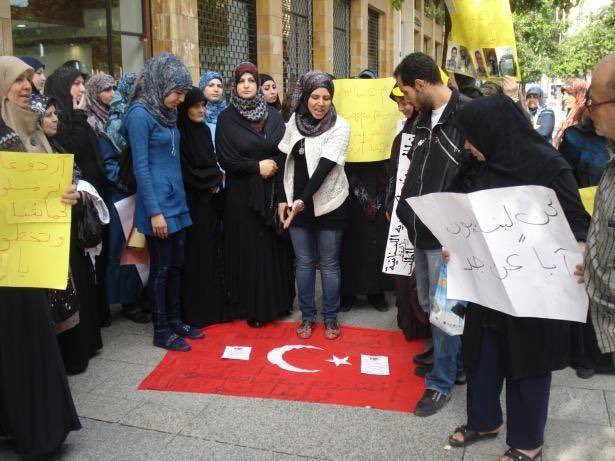 Ne oldu şimdi
Araplar nasıl da biliyor Trabzonlulari kaca satın alacaklarini
Aynı zamanda da ırak da araplar Türk bayrağını paspas olarak kullanıyor
Yazık!!!!
Antalyali emlakcılarda Araplara ev satsın ancak
Ne satılık insanlarımız varmış be...