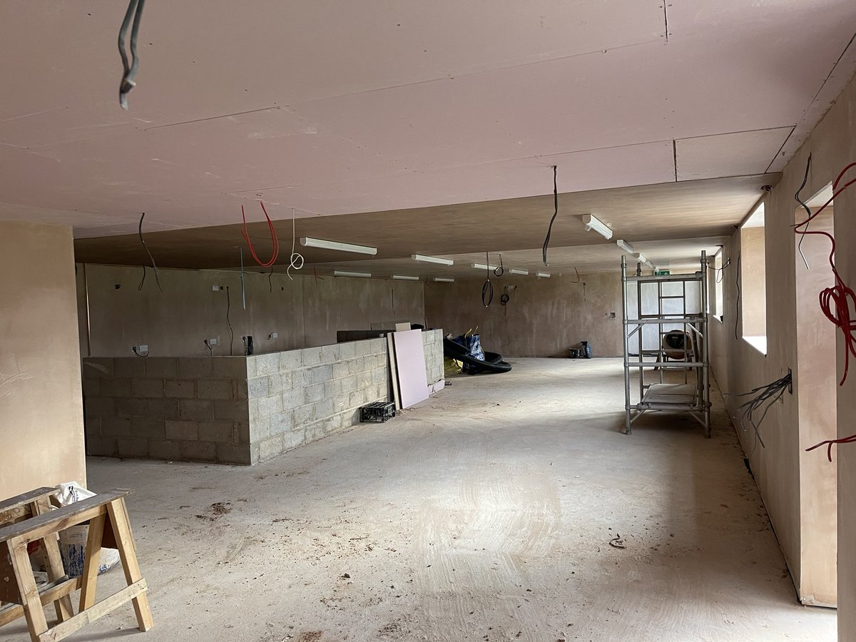 chrismunroe52's tweet photo. 1st time in a while at @Basfordutdfc ground today & seeing progress in completion new clubhouse to match great progress on the pitch by all sections. Windows in, lightning in & plastering & ceiling compete. #SoonToOpen #Gamechanger Hit a like if as excited as me 🟡⚫️👊 https://t.co/WGxYoiseRw