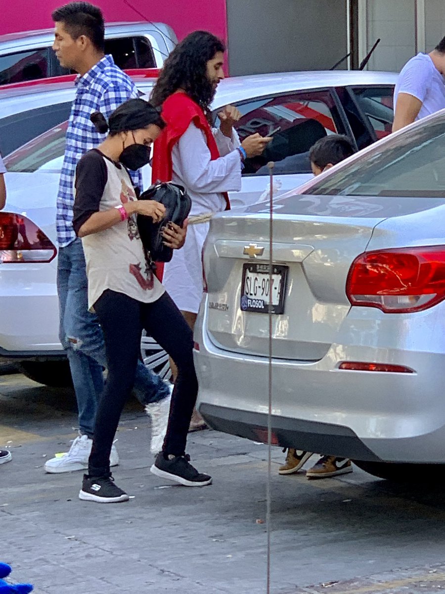 hernanmartz's tweet photo. (2/2) … pero mi amigo @alananayaa y yo nos toca saludarlo afuera de un Little Caesars durante #TalentLand @estesiesyisus #TeHaceFaltaJesús #Perdonate https://t.co/EcMWrqSmjz