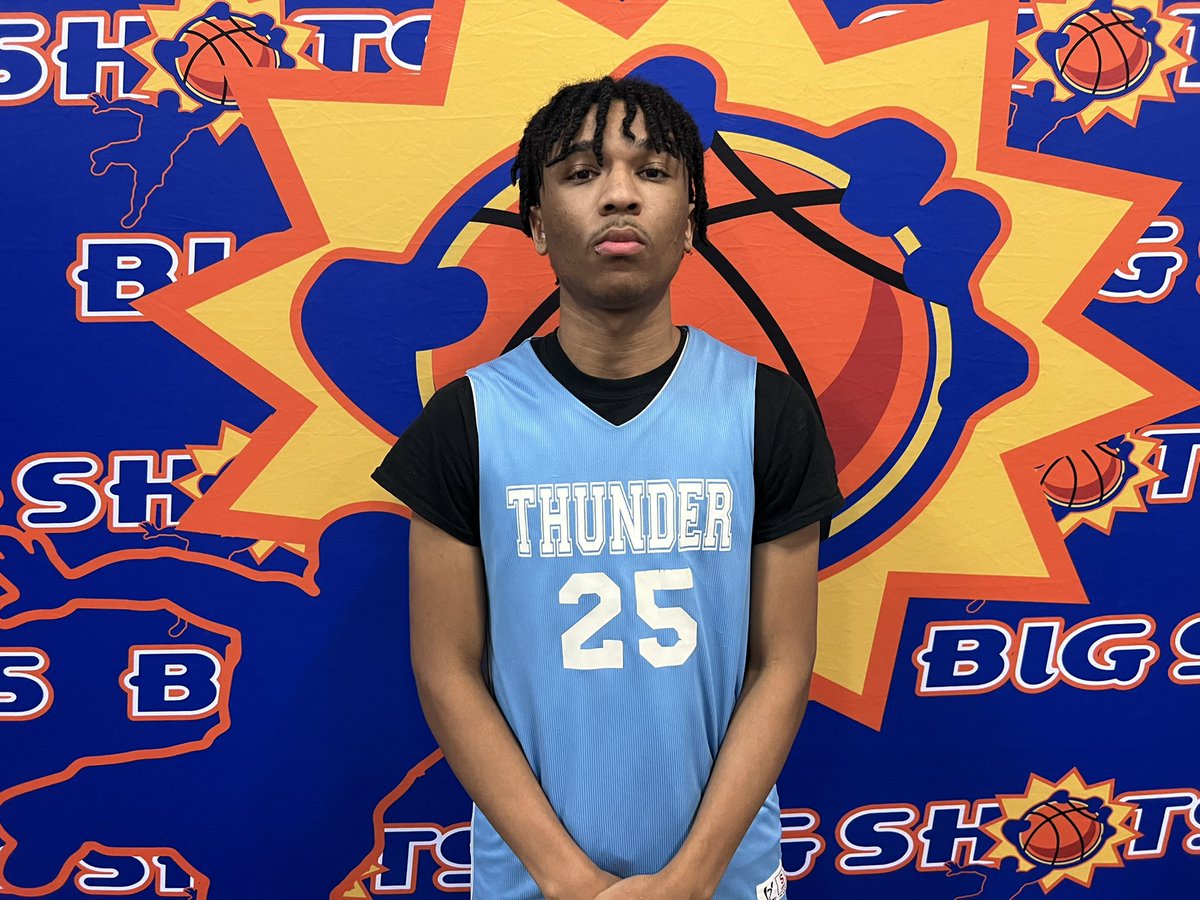 BigShotsGlobal's tweet photo. #BIGSHOTS #NCSummerShowdown

17u

Carolina Thunder- 59 
#25 Sire Holmes 19 pts
@TradaJake 
#12 Darian Murray 17 pts

Kernersville Bulls- 74
#0 Ronnie McKeever https://t.co/OjSSlkNSos