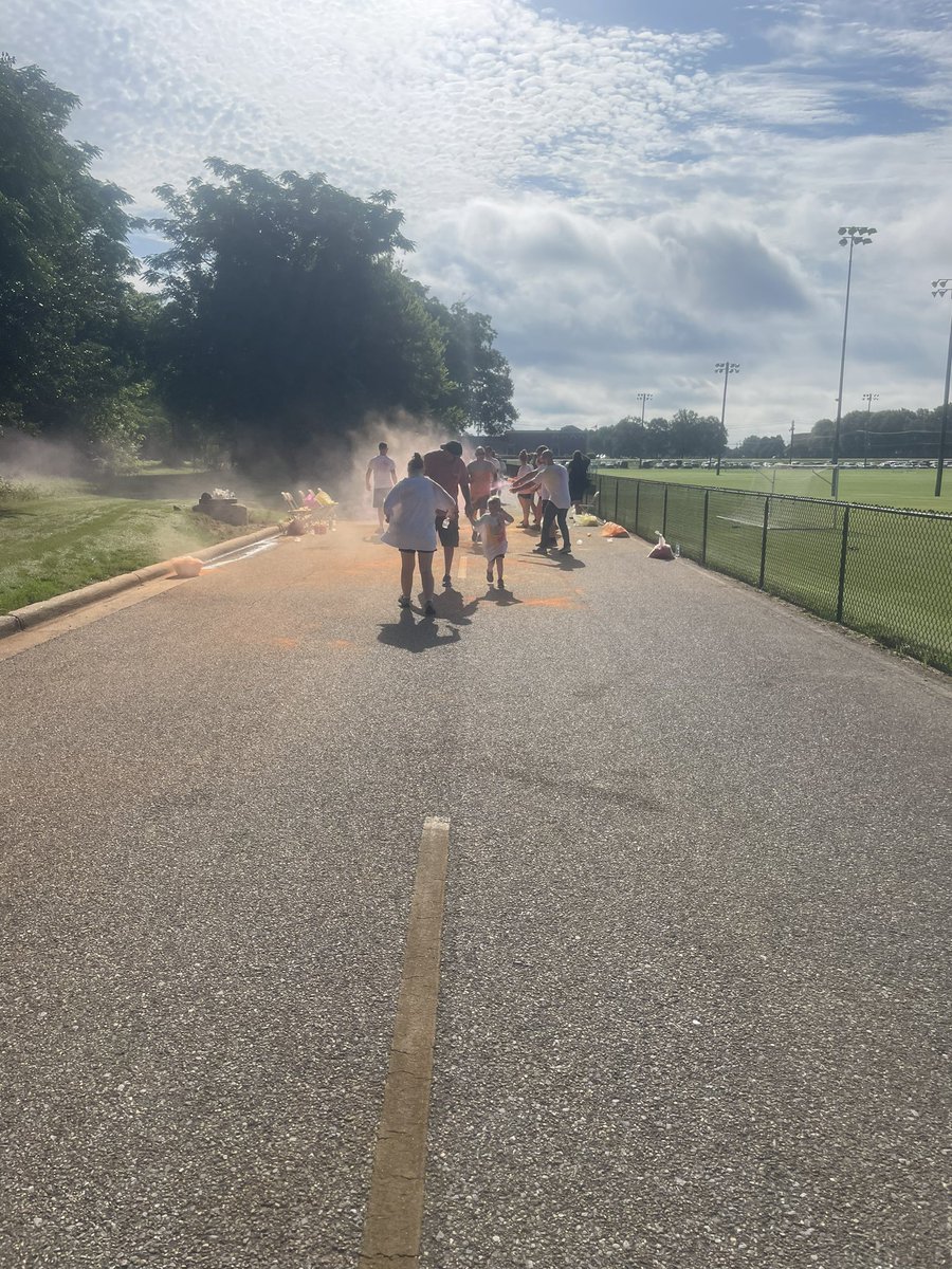 Auburn1024's tweet photo. #movemgm color run with Kenzie & Caden https://t.co/K3GkQ5Hsaa