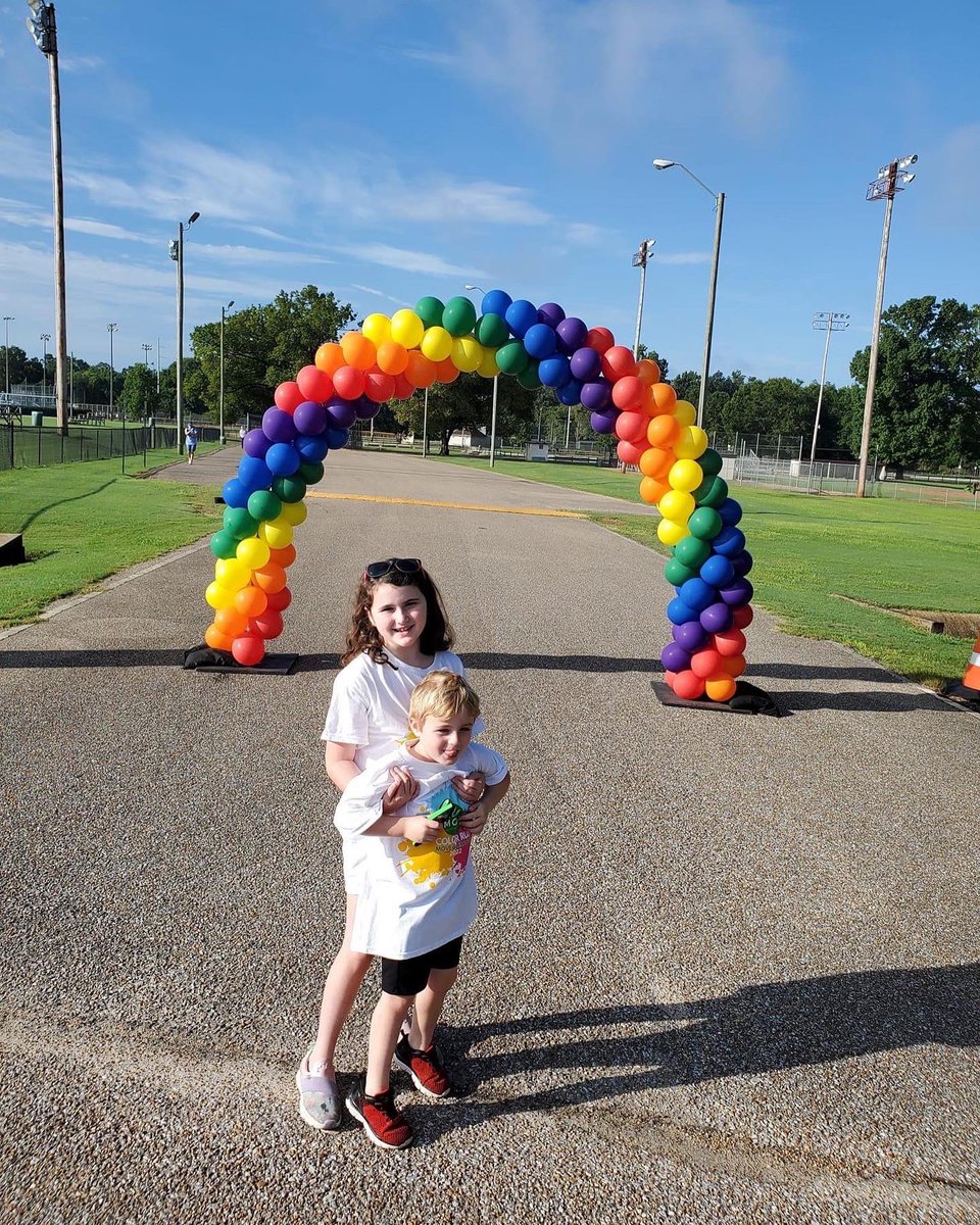 Auburn1024's tweet photo. #movemgm color run with Kenzie & Caden https://t.co/K3GkQ5Hsaa