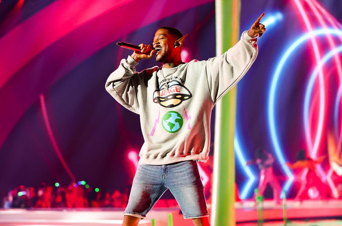 Kid Cudi Walks Off Stage at Rolling Loud Miami

#KidCudi stormed off the stage during his headlining set at #RollingLoudMiami 

#SwishNewsApp | swishnews.onelink.me/WDmP/2b6129de

#KanyeWest #lildurk