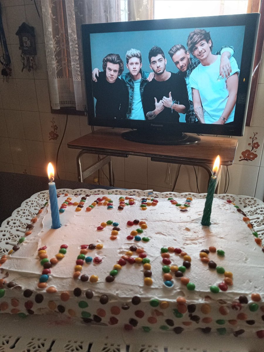 vickyHL_91's tweet photo. #happy12yearsofonedirection https://t.co/MX2jEULbXU