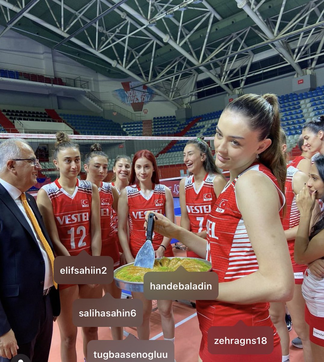 picsofhande7's tweet photo. Hande ama baklava olan🥮🥲

{ • #handebaladın • #FileninSultanları } https://t.co/bjfDHyTDyd