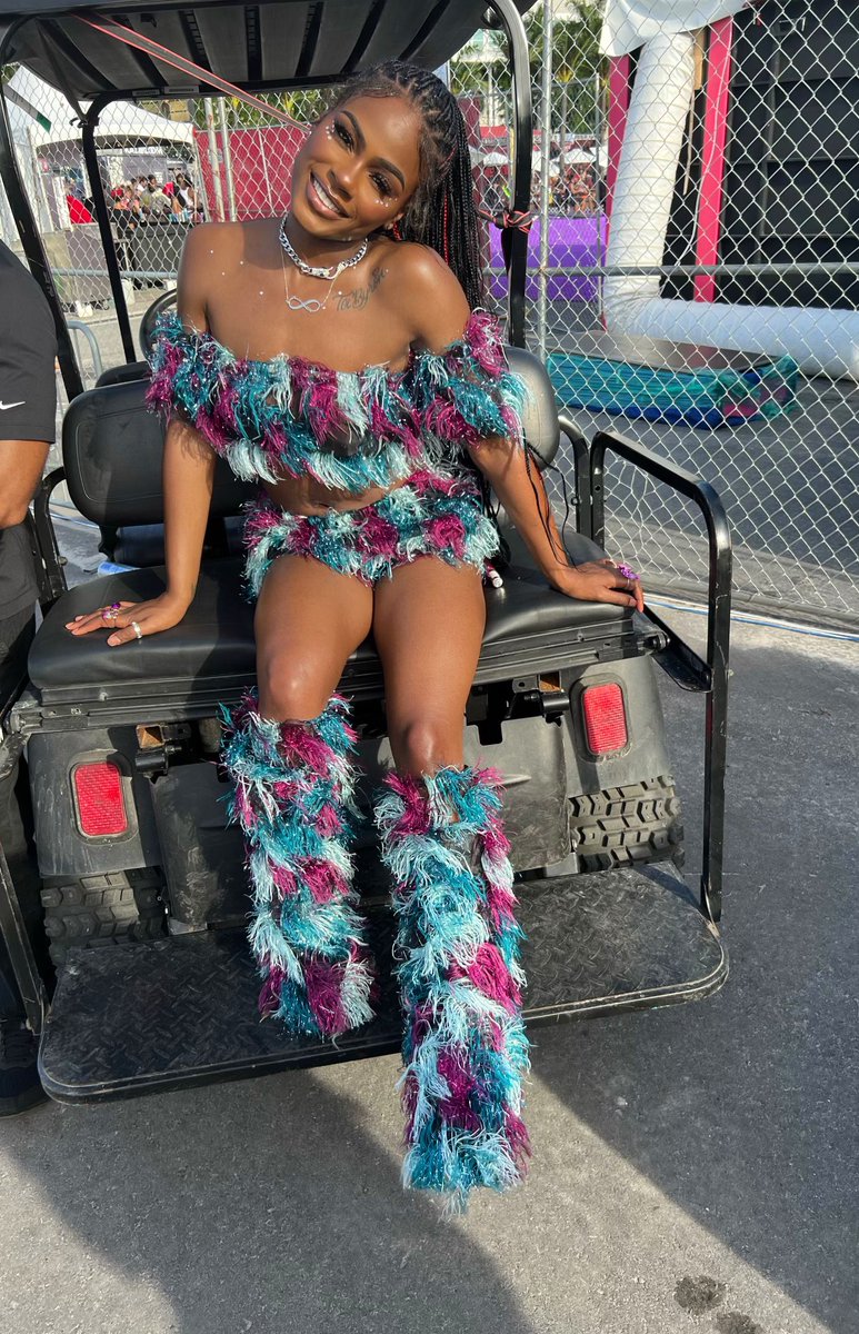 omeretta4l's tweet photo. Made my own outfit for Rolling Loud👩🏾‍🎤💓 https://t.co/0kENpt4XUU