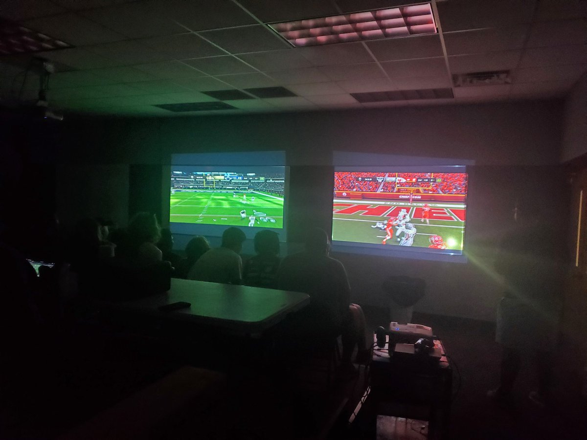 coachjray75's tweet photo. @BeardenFB Congratulations to Bearden Football D-Lineman
Anthony Watts on winning the Madden Football Tournament today. Runner up Reid Rowland. We had a blast and every young man was very competitive! #family #eat Go Dawgs! https://t.co/VFMJj7dA1v