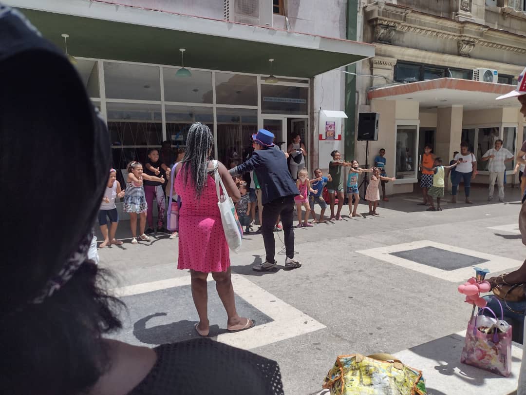 JosCarlosCruzS3's tweet photo. Se desarrolla jornada de actividades como parte del verano en #Cuba hoy sábado #23DeJulio. Nuestros niños y niñas disfrutan extraordinariamente. En #CubaPorLaPaz construimos una sociedad de amor y afecto. https://t.co/IT1IQ39j8c