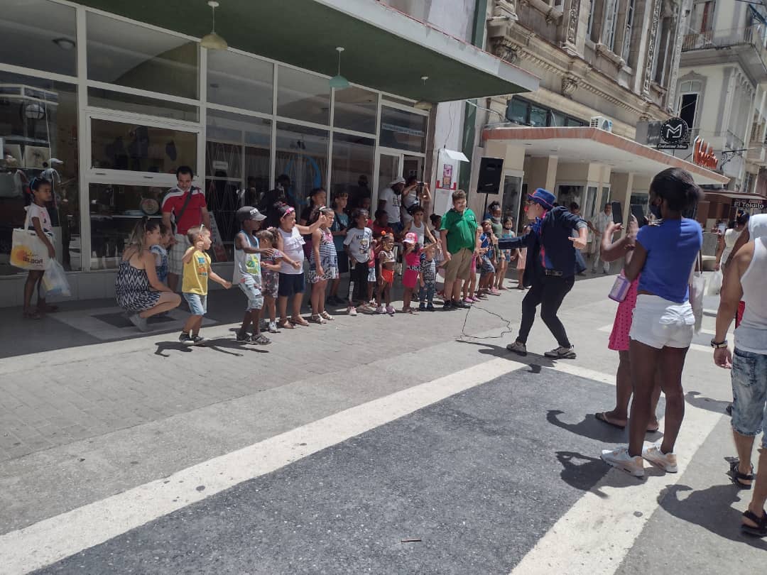 JosCarlosCruzS3's tweet photo. Se desarrolla jornada de actividades como parte del verano en #Cuba hoy sábado #23DeJulio. Nuestros niños y niñas disfrutan extraordinariamente. En #CubaPorLaPaz construimos una sociedad de amor y afecto. https://t.co/IT1IQ39j8c