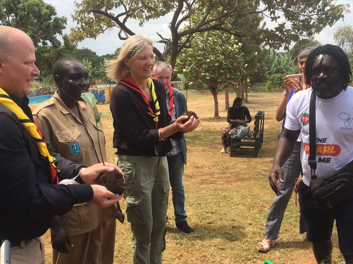 testimonyafric1's tweet image. Governor and deputy governor of Giessen district in Germany concluded there work visit by planting trees as a way of restoration of environment.
We all need to take action on #ClimateCrisis