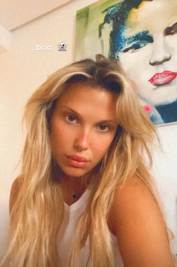 <a href="/thctransbxy/">𝗔𝗔𝗥𝗢𝗡.</a> 

📱
  
  ¡Hey! Me he tomado esta foto para
  que , siempre que veas tu celular  ,
  recuerdes que te quiero mucho. 💗