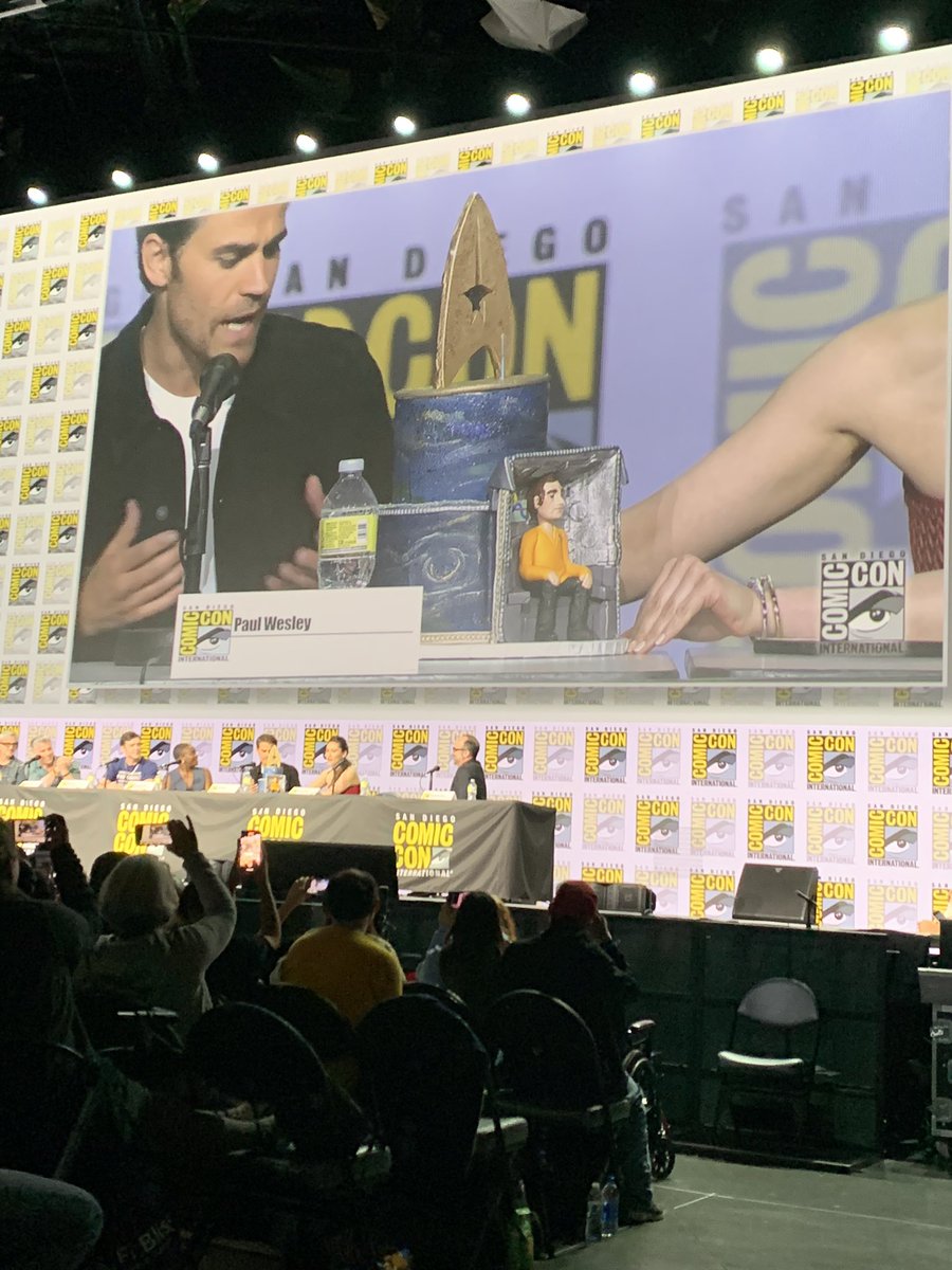 burkeliam's tweet photo. @BiFashionLizard New James T Kirk Paul Wesley celebrates his birthday on #HalH stage #SDCC https://t.co/f0intVRciF