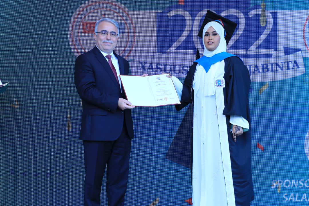 TC_MogadisuBE's tweet photo. Pleased to participate in the "Specialization in Medicine" graduation ceremony of Recep Tayyip Erdoğan Training and Research Hospital and Faculty of Health Sciences. 34 Resident Doctors from 🇸🇴 achieved to become Specialist Doctors and received their certificates on Thursday. https://t.co/b0pwhWDsG8