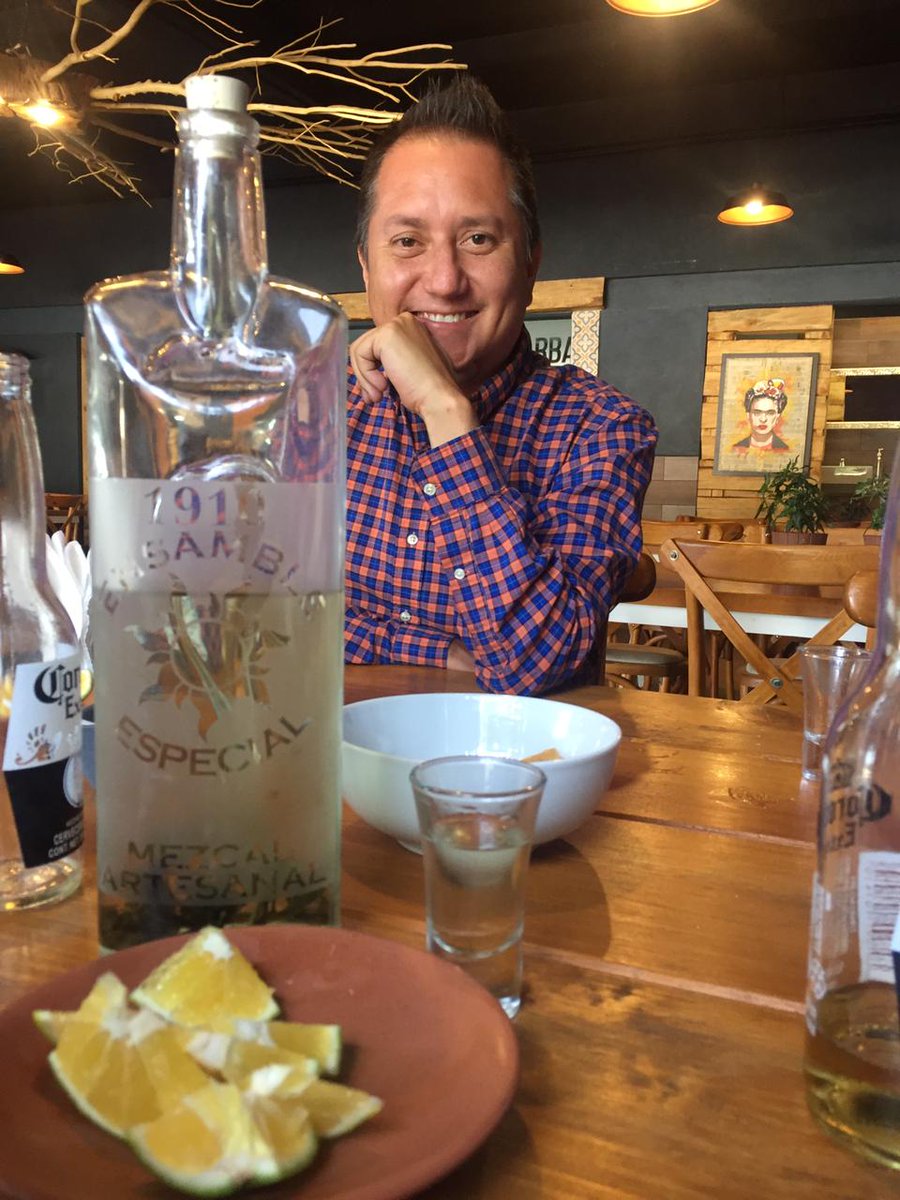 PepeMontes11's tweet photo. Primero un mezcal para afinar garganta y a cantar. Que buena tarde en el #BarbaKua en #TresMarias #Huitzilac #Morelos
#Barbacoa #Mezcal #Quekas #Karaoke
Gracias @pepecasas_ https://t.co/oAyD8jdtr6