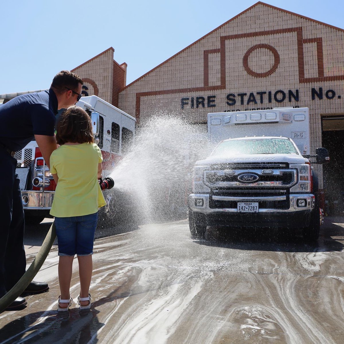 El Paso Fire Department tweet media