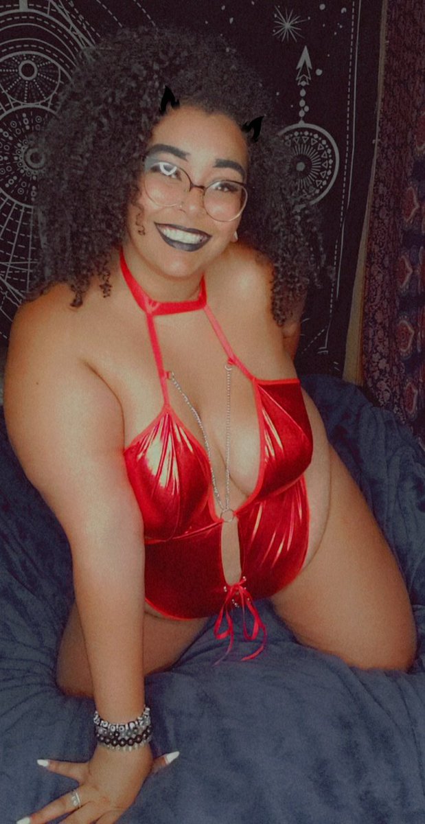 AmarisJade1111's tweet photo. You know you wanna take this off me. 😈 https://t.co/qbSpWK4Q5w