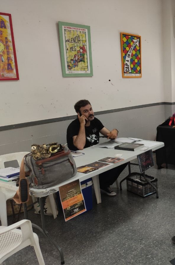 roachroom's tweet photo. Y aquí tenemos más gente maravillosa que ha colaborado en este evento rolero #RoachandRol22 https://t.co/P9yiLxBGcq